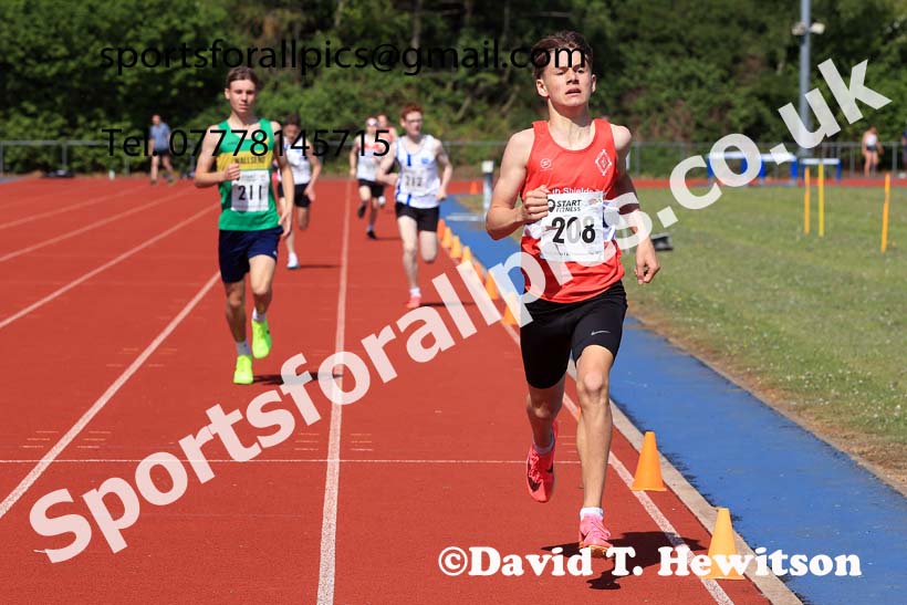 Boys under-15s 800 metres, 2025 North Eastern Track and Field Champs., Shildon, County Durham. Photo: David T. Hewitson/Sports for All Pics
